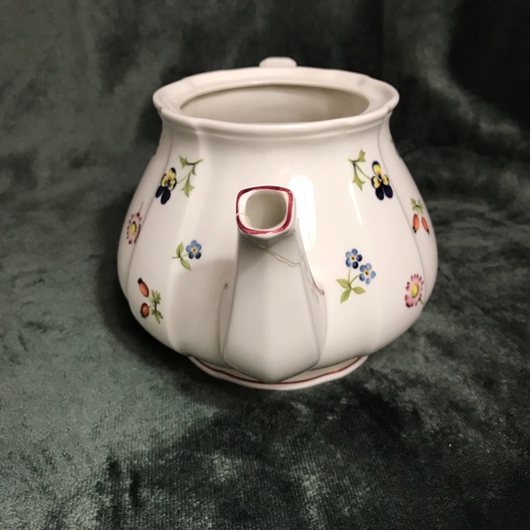 Villeroy & Boch PETITE FLEUR  Teapot NO LID. FIXED NOSE - Picture 4 of 16